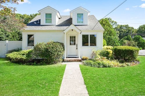 93 Coates Ave, Holbrook NY  11741-2432 exterior