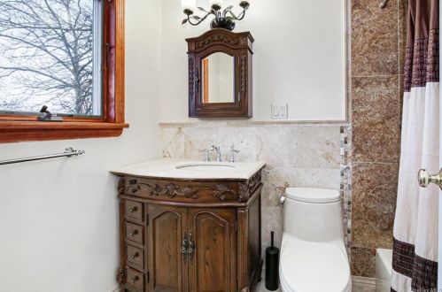 80 Donnybrook Rd, Scarsdale NY  10583-6704 exterior