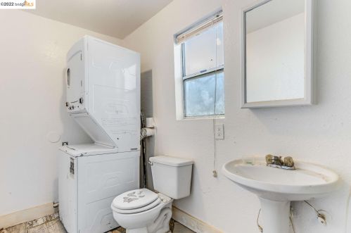 3426 Hannah St, Oakland CA  94608-4024 exterior