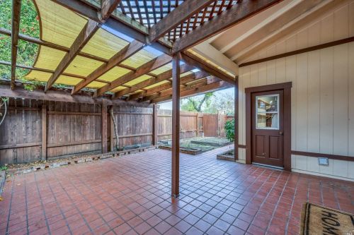 2364 Kipland Dr, Santa Rosa CA  95401-9141 exterior