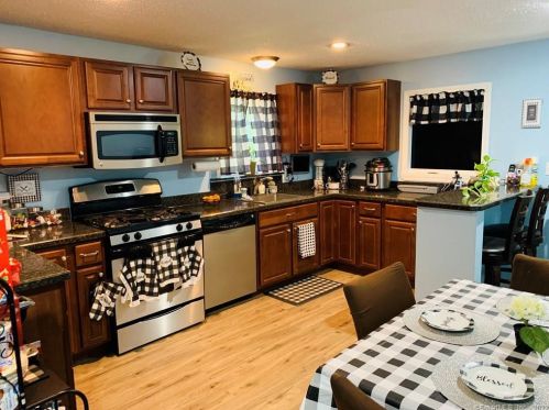 687 Bound Line Rd, Waterbury CT  06716-1542 exterior