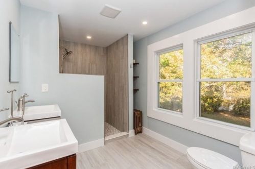 391 Kings Hwy, Valley Cottage NY 10989-1527 exterior