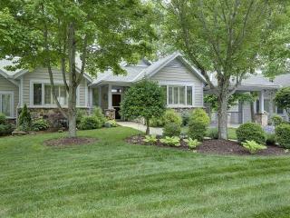 6 Meadow Ridge Ln, Hendersonville, NC 28739-9230