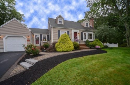 8 Sunnyfield Rd, Bedford, MA 01730-2828