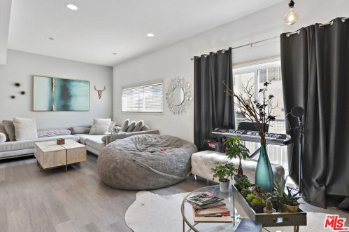 5052 Cahuenga Blvd, North Hollywood, CA 91601-4717
