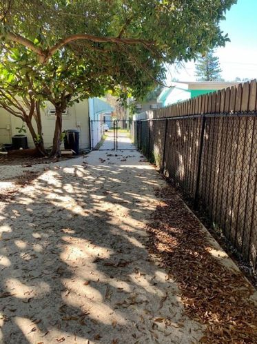 5837 27th Ave, Saint Petersburg, FL 33707-5220