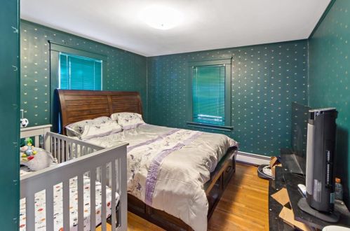 2535 Hartford Ave, Providence RI 02919-1604 exterior