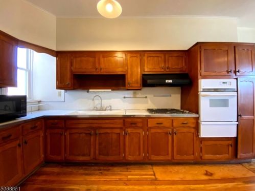 164 Broadway, Bayonne NJ  07002-8907 exterior