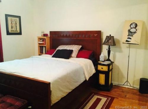 96 Columbus Pl, Stamford, CT 06907-1616