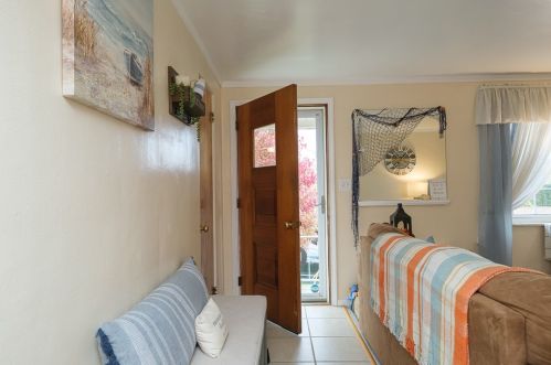 1290 Edgewood Dr, Whitaker PA  15120-1360 exterior