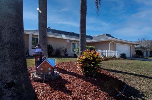 650 Allegheny Dr, Ruskin, FL 33573-5147
