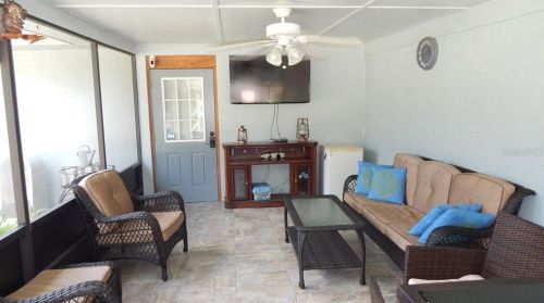 17639 Palamino Lk Dr, Dade City FL 33523-1949 exterior