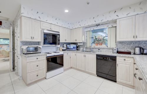 5215 Estates Dr, Delray Beach FL  33445-4385 exterior