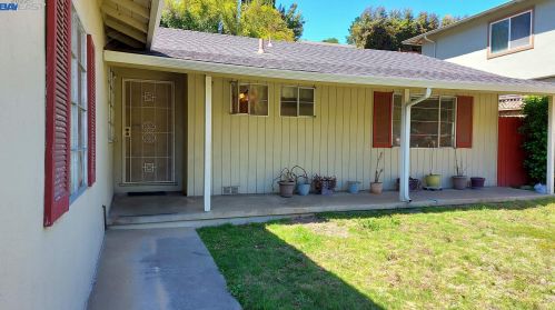 4801 Dunkirk Ave, Oakland, CA 94605-5608