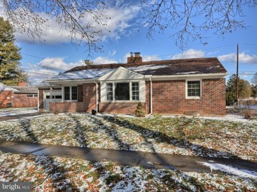 272 Linden St, Hummelstown, PA 17036-2612