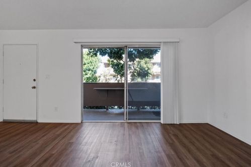 14821 Sherman Way, Van Nuys, CA 91405-2265