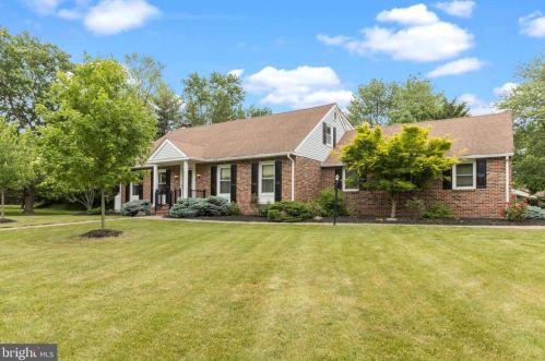 126 Crestwood Dr, Lansdale, PA 19446-1702