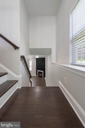 16571 Bramblewood Ln, Woodbridge VA  22191-6014 exterior