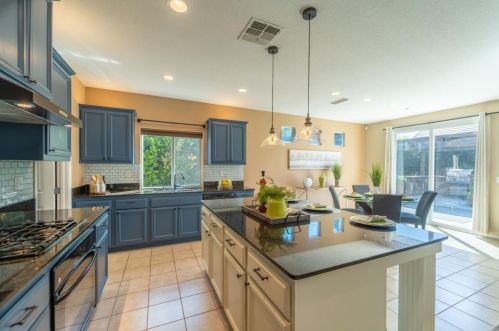 2275 Ravenbrook Ln, Manteca CA  95336-8329 exterior