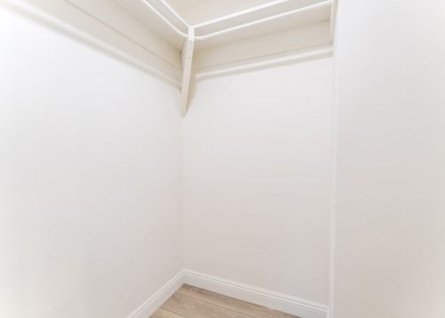 6930 Colbath Ave, Van Nuys CA  91405-4103 exterior