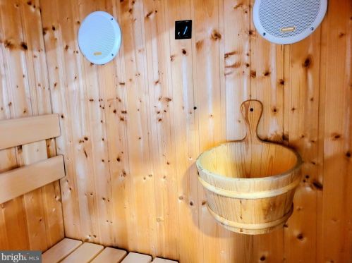 20 Kendall Blvd, Camden NJ  08107-1512 exterior