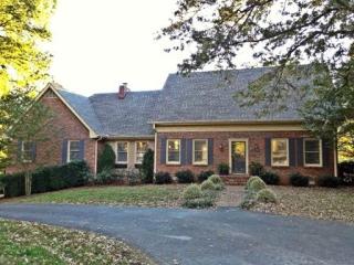 104 Hidden Lake Ct, Hendersonville, TN 37075-5525