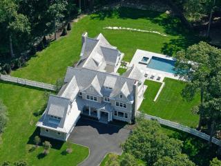 14 Charcoal Hill Rd, Westport CT  06880-1632 exterior