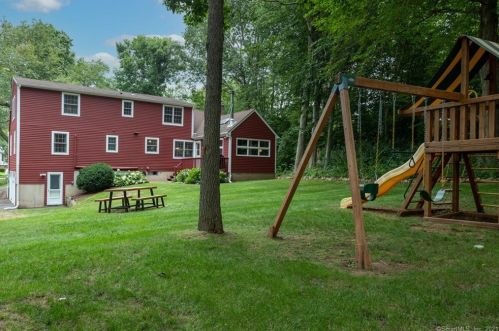 18 Oxbow Ln, Northford, CT 06472-1117