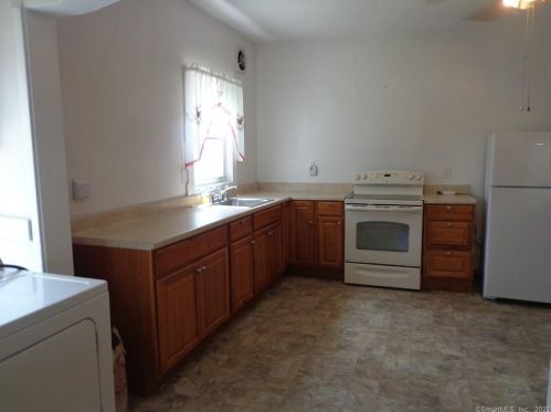36 Clover St, Ansonia, CT 06401-3113