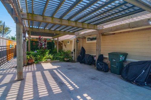 1708 Bayou Shore Dr, Galveston, TX 77551-4333
