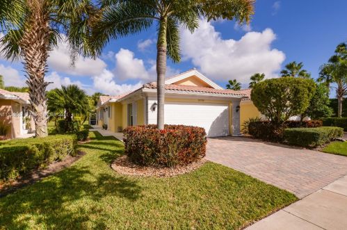 10725 Hartwick Dr, Fort Pierce, FL 34987-1924
