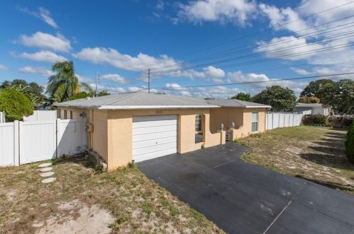 8053 Colrain Dr, Port Richey, FL 34668-4406
