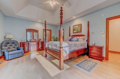 223 Castlewood Dr, Kensington CT  06037-2951 exterior