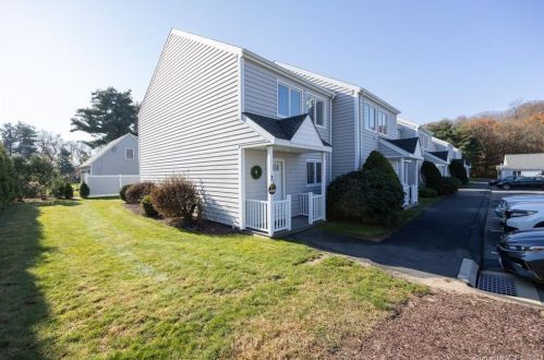 482 Lake Ave, Bristol, CT 06010-7343