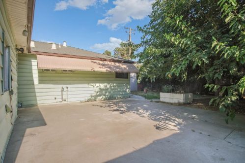1610 Nian Way, Modesto CA  95351-3006 exterior