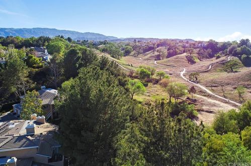 24017 Arroyo Park Dr, Santa Clarita CA  91355-3733 exterior