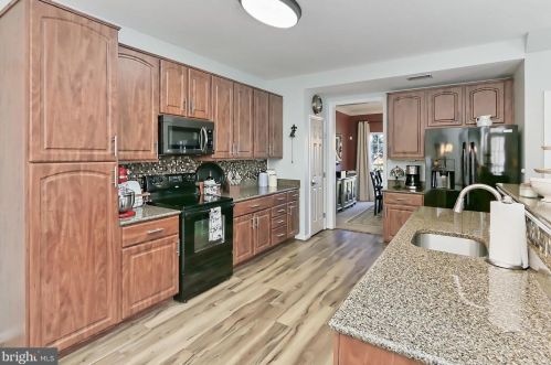 6012 Abernethy Ln, Gainesville VA 20155-4505 exterior