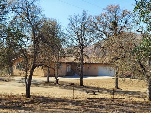 37963 Squaw Valley Rd, Orange Cove, CA 93675-9613