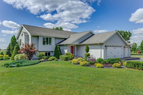 1106 174th Ave, New Johannesburg, WI 54017-1482