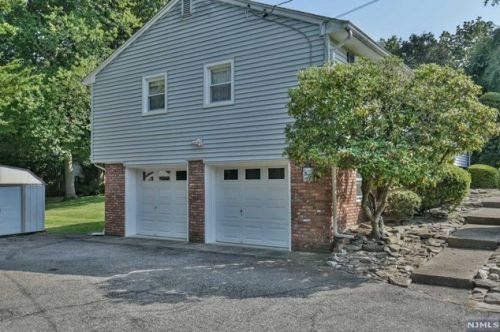 9 Brook Ave, Montvale NJ  07645-2101 exterior