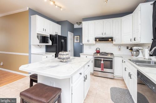 1 Helen Lois Ct, Pilesgrove NJ  08098-2639 exterior