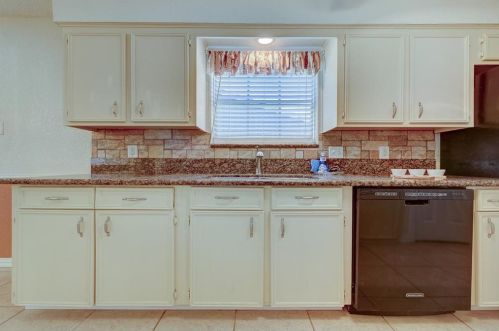 1705 20 Ave, Texas City TX  77590-5226 exterior