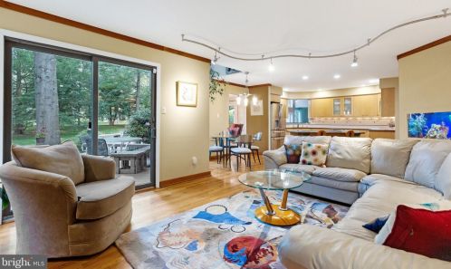 1483 Buck Crk Dr, Yardley PA 19067-4053 exterior