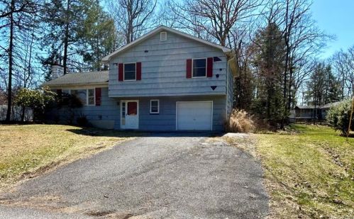 18 Wildwood Dr, New Hamburg, NY 12590-2036