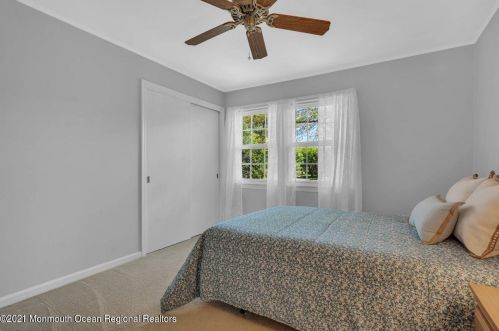 33 Pelican Rd, Middletown NJ  07748-3237 exterior