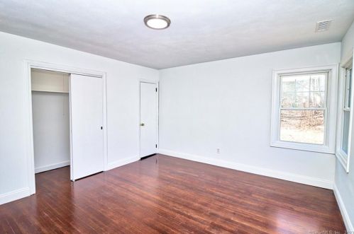 5 Walnut Ave, Huntington CT  06484-2913 exterior