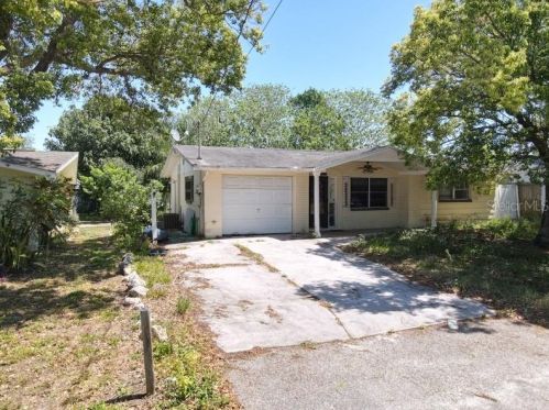 11014 Grant Dr, Port Richey, FL 34668-2215