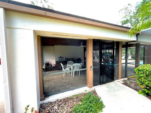 3516 Tealwood Cir, Palm Harbor FL  34685-3145 exterior