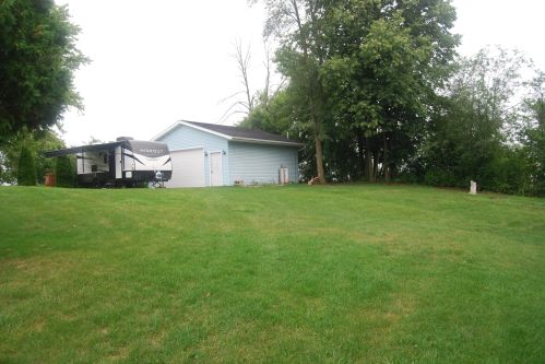 711 Harrison Ct, West Bend WI  53090-1800 exterior