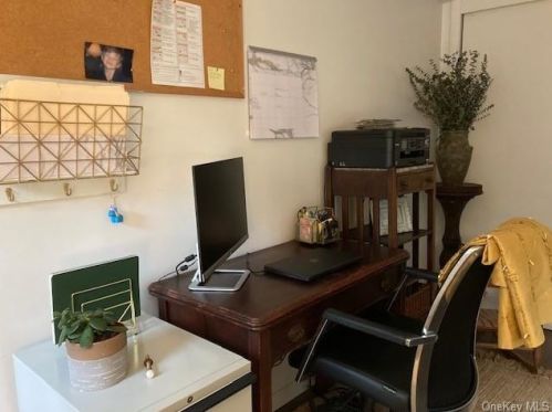 205 Haviland Ln, White Plains NY  10605-3020 exterior